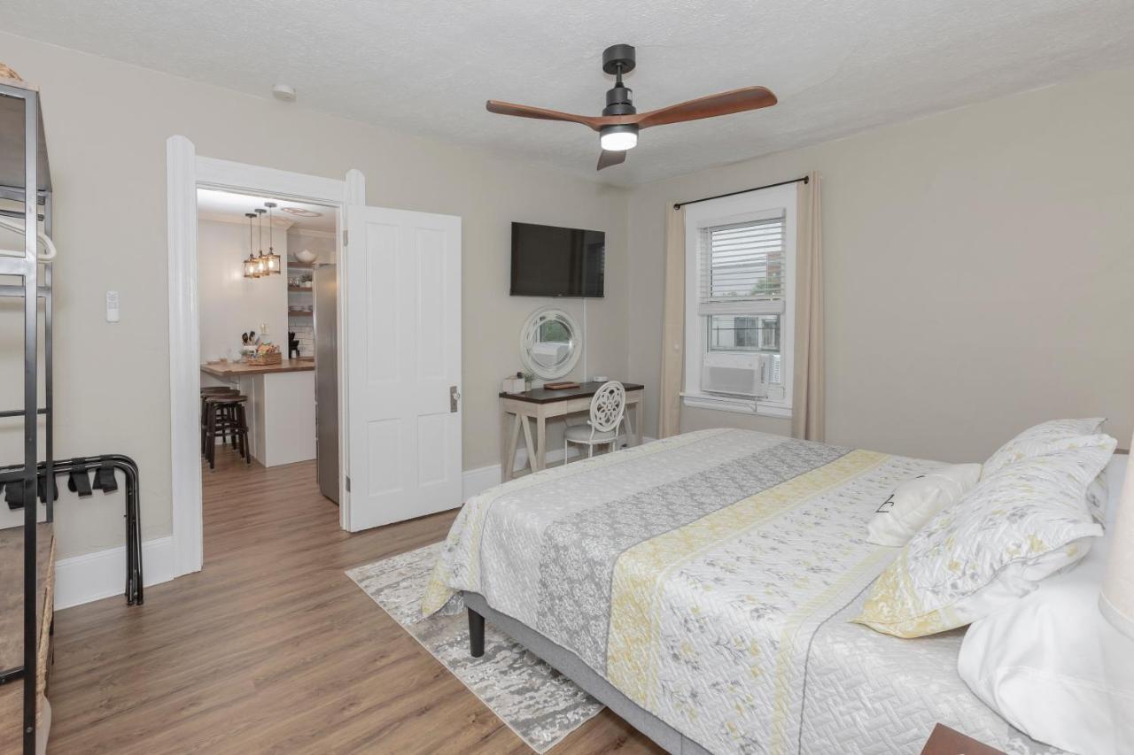 In The Heart Of Little Italy! Free Parking! Apartamento Cleveland Exterior foto