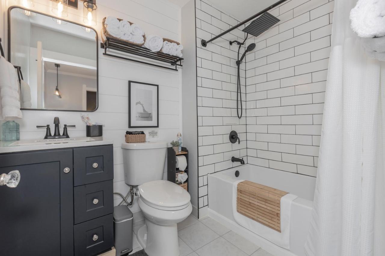 In The Heart Of Little Italy! Free Parking! Apartamento Cleveland Exterior foto