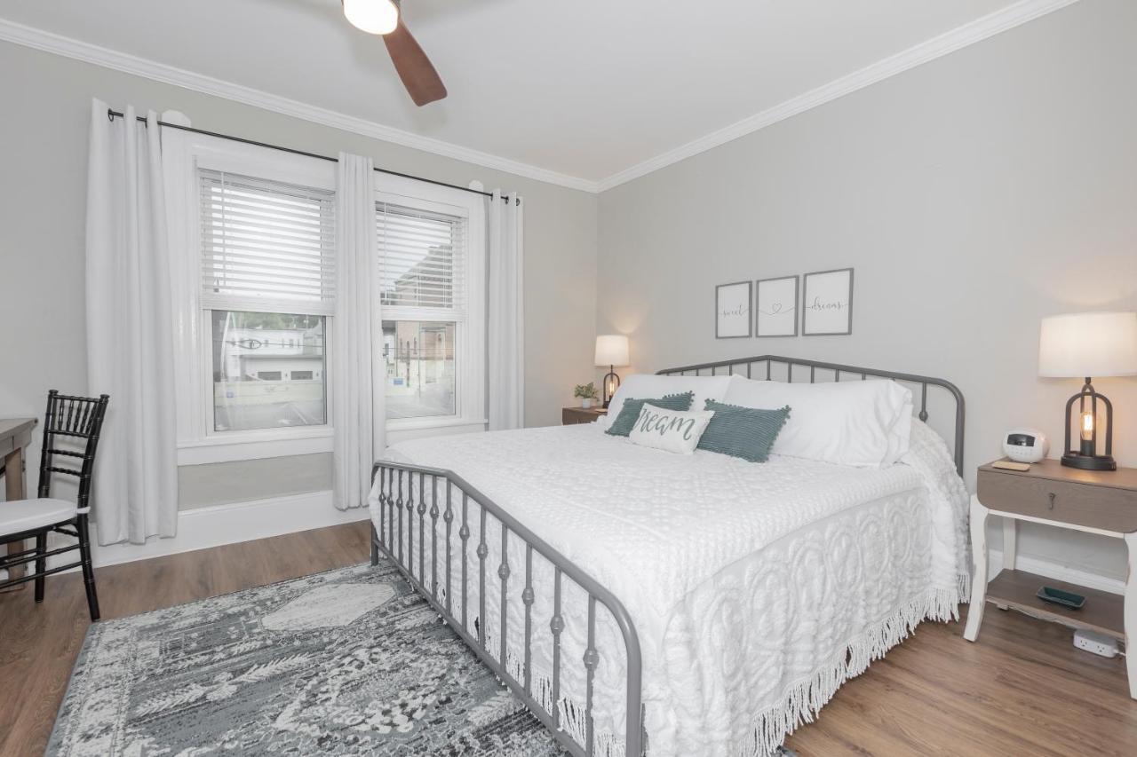 In The Heart Of Little Italy! Free Parking! Apartamento Cleveland Exterior foto