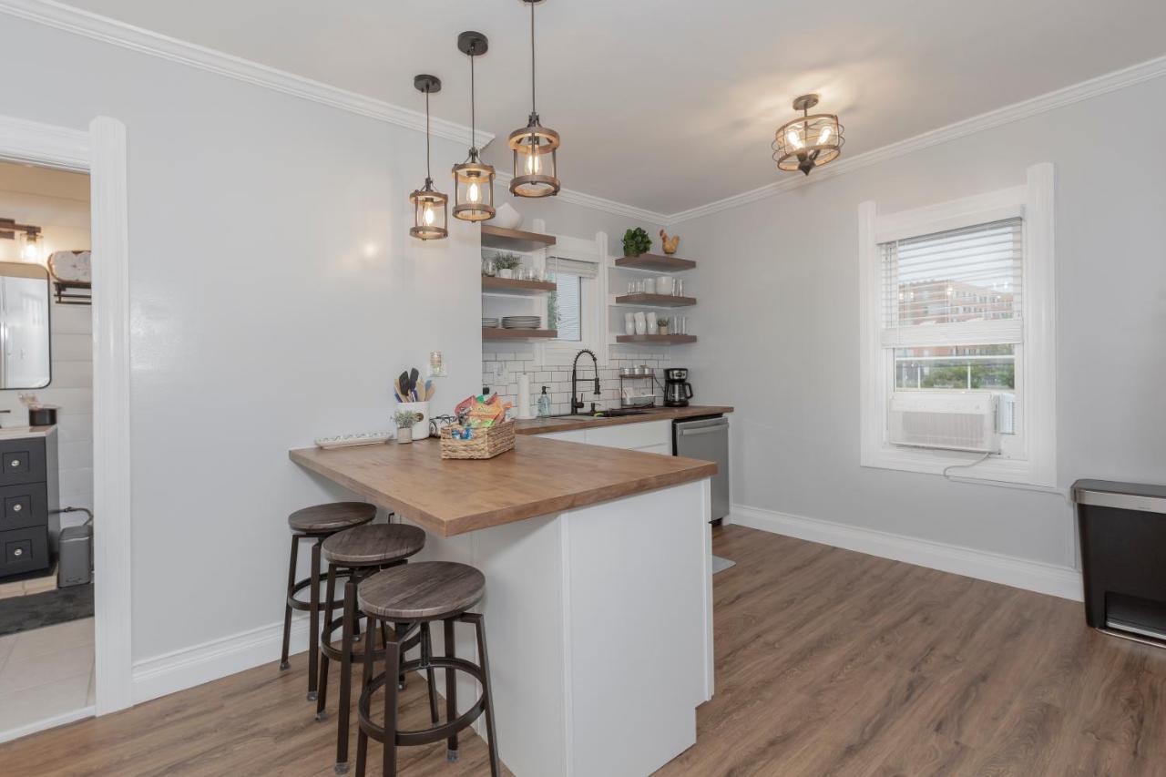 In The Heart Of Little Italy! Free Parking! Apartamento Cleveland Exterior foto