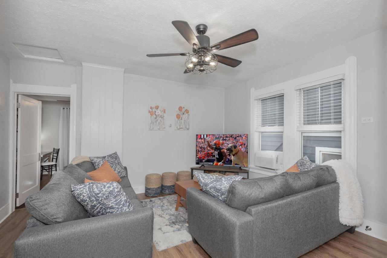 In The Heart Of Little Italy! Free Parking! Apartamento Cleveland Exterior foto