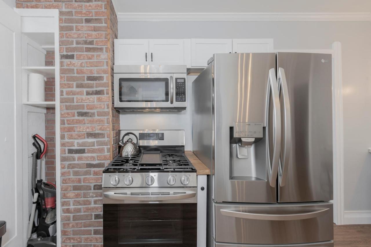 In The Heart Of Little Italy! Free Parking! Apartamento Cleveland Exterior foto