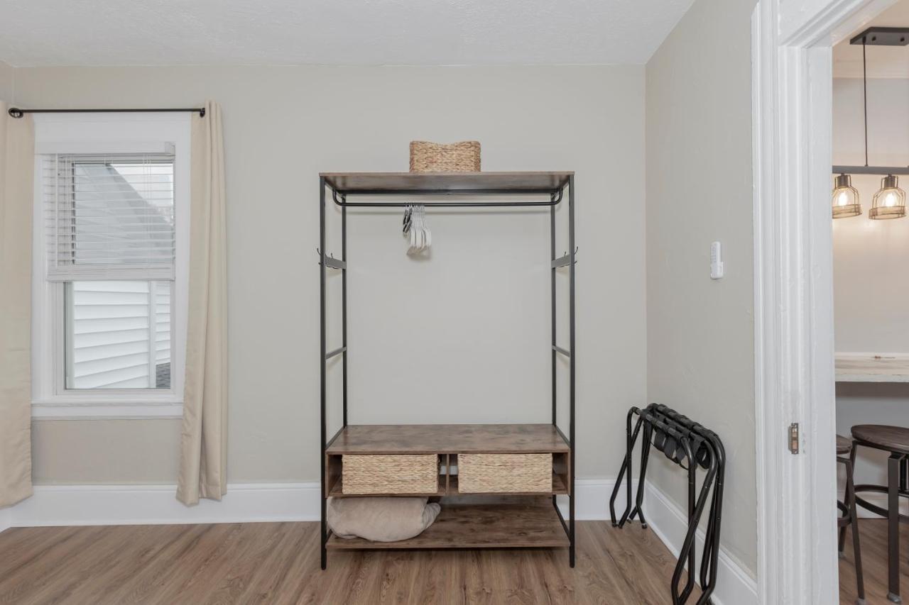 In The Heart Of Little Italy! Free Parking! Apartamento Cleveland Exterior foto